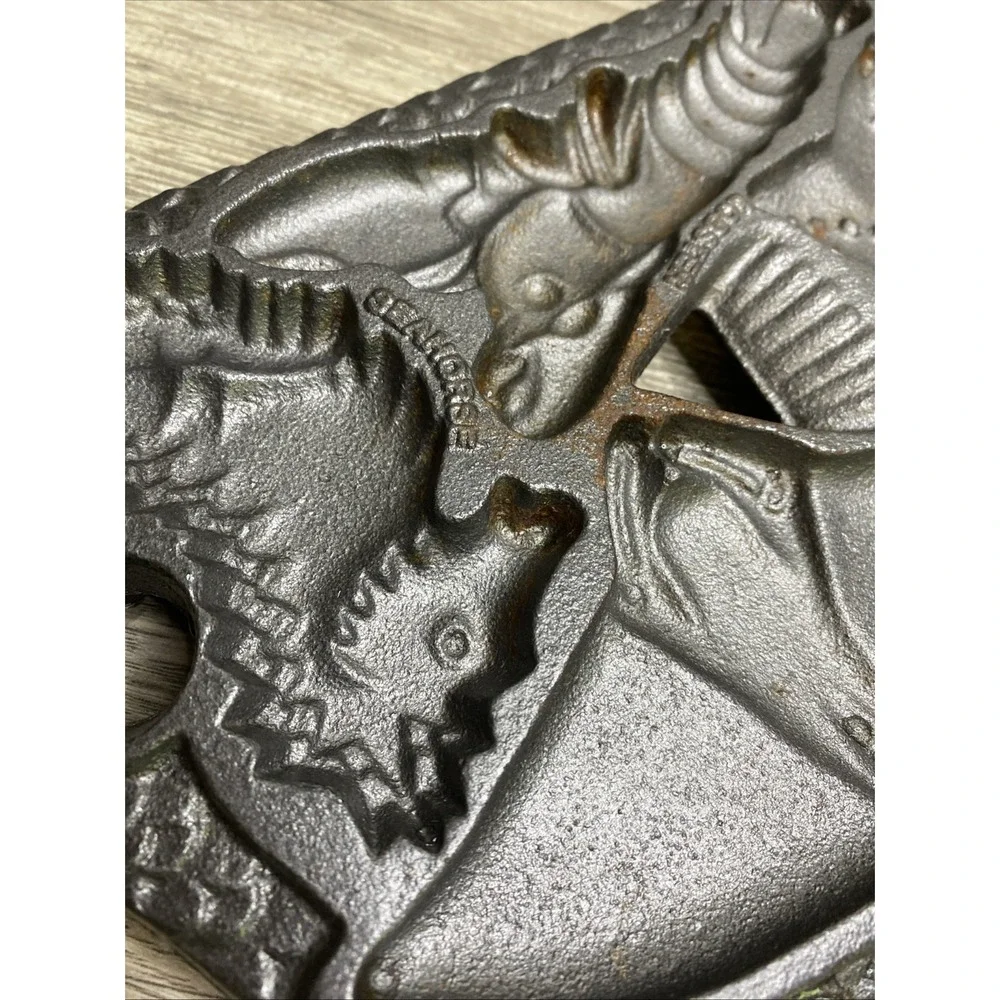 1989 John Wright Co Double Sided Cast Iron Sea Life Cookie Form Vintage